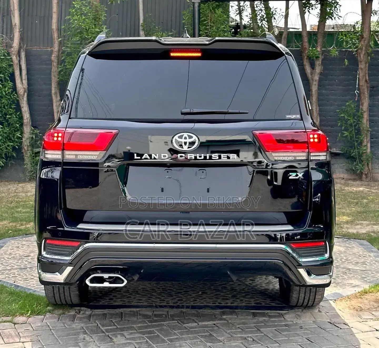 Toyota Land Cruiser LC300 2023 Black