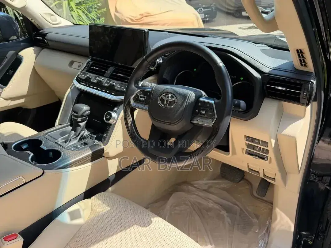 Toyota Land Cruiser LC300 2023 Black