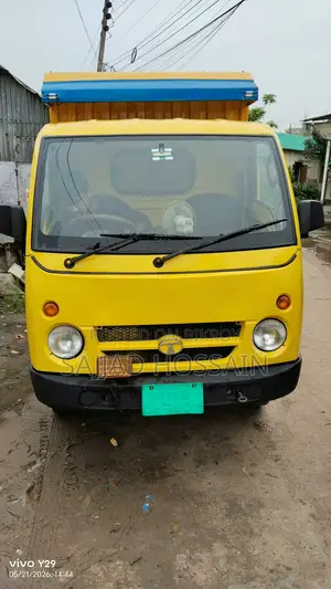 টাটা এলপি ২০১৩ হলুদ