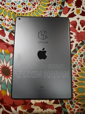 Apple iPad 9.7 64 GB Gray