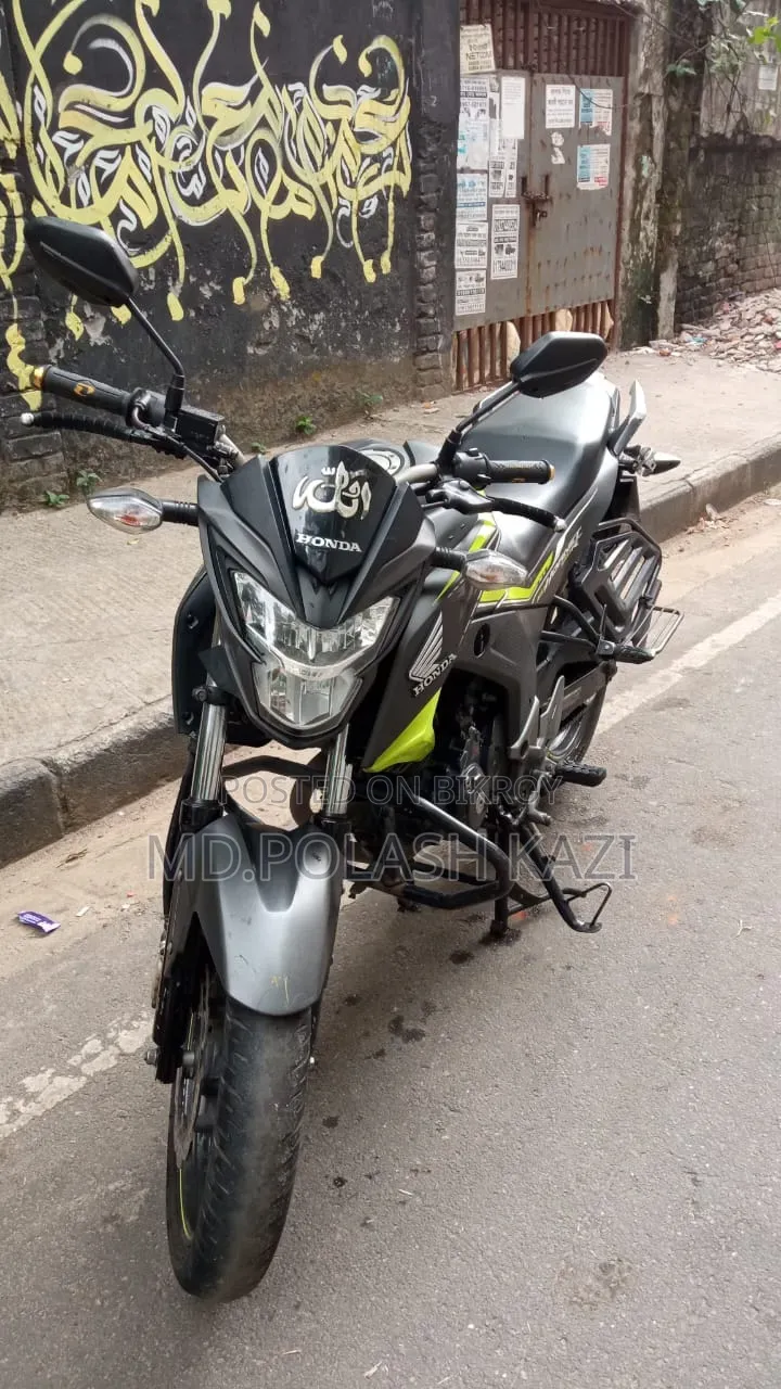 Honda Hornet 2022 Gray