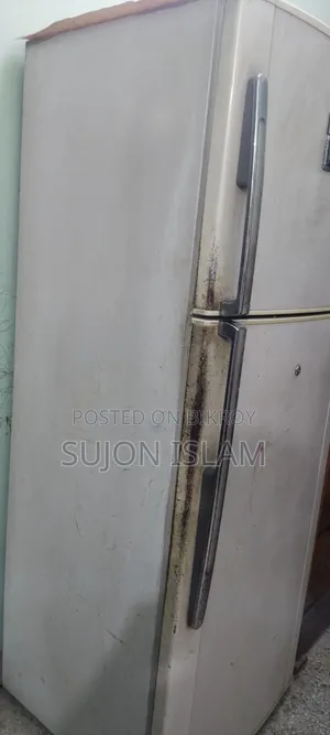 ফ্রিজ বিক্রি হবে খুব ভালো কন্ডিশন