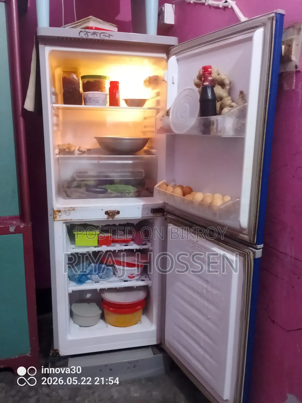 নিজেদের ব্যবহৃত একটি ফ্রিজ বিক্রি করা হবে।