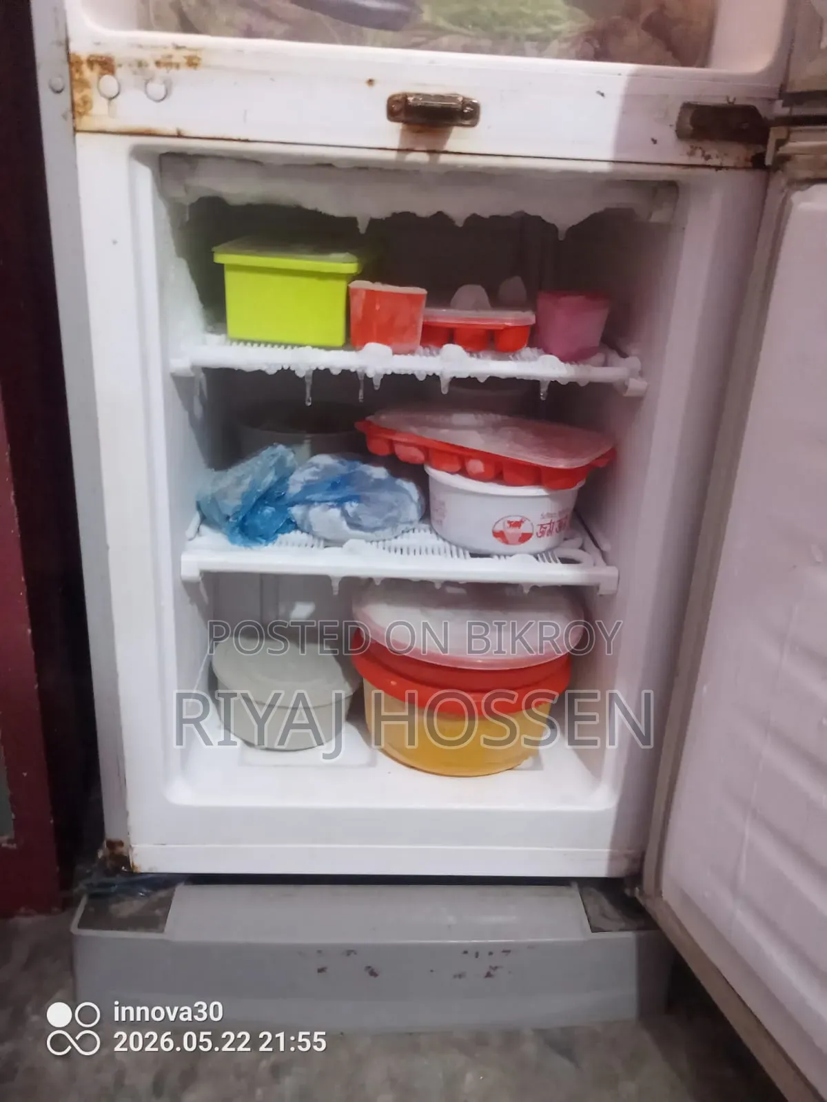 নিজেদের ব্যবহৃত একটি ফ্রিজ বিক্রি করা হবে।
