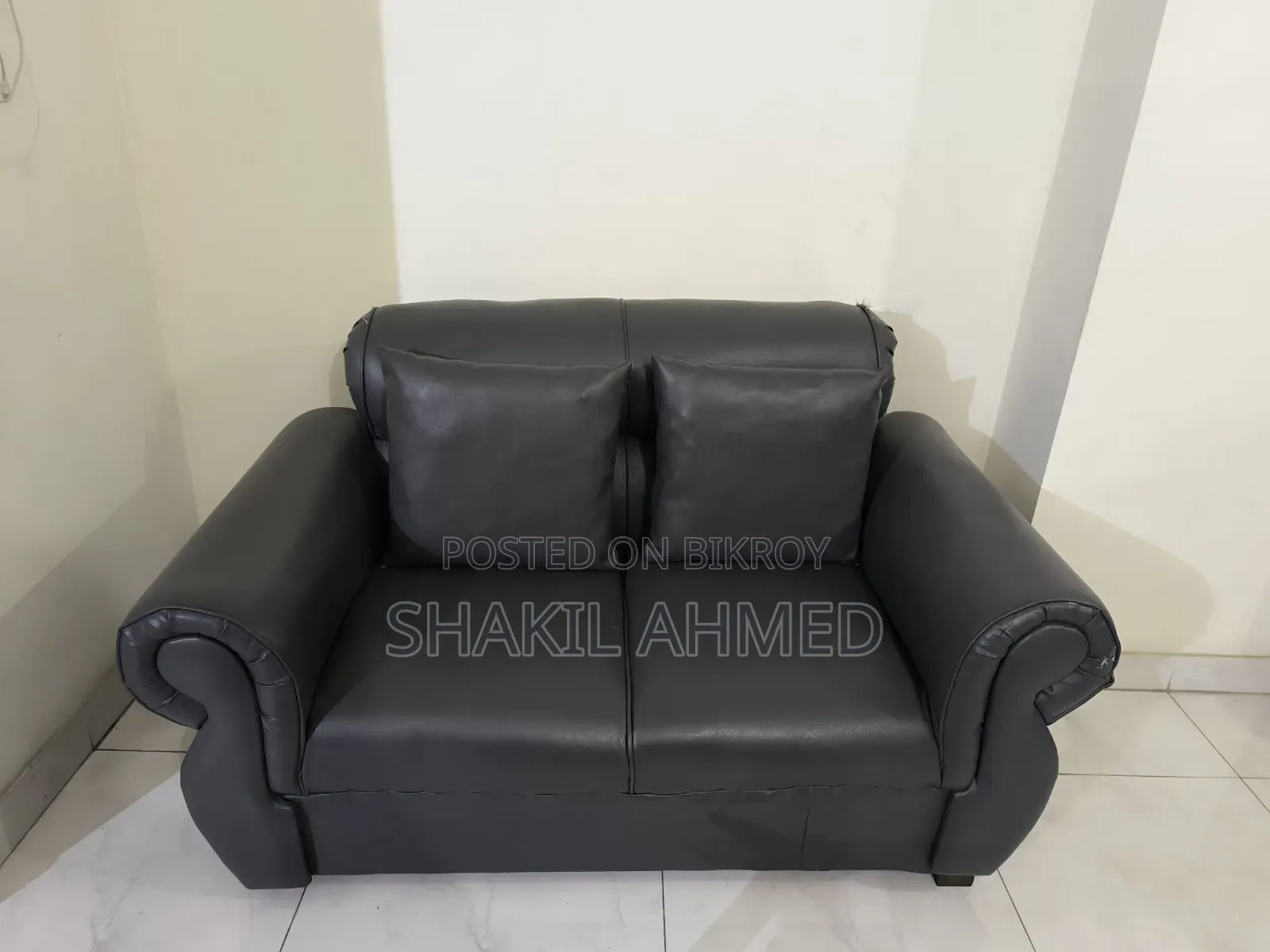 ৫ সিটার সোফা এবং একটি ডিভান
