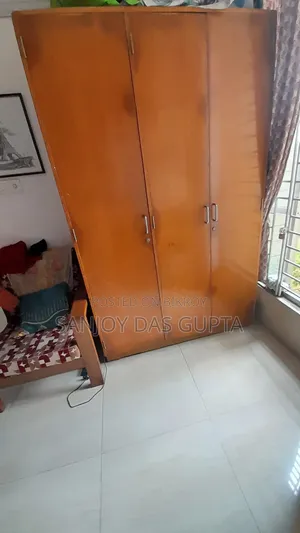 আলমারি (৩ পাল্লা)