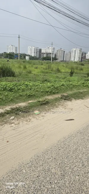 পূর্বাচল সেক্টর -১০ লেক ও খেলার মাঠ সংলগ্ন ৫৪' রোডে ৫ কাঠা প্লট