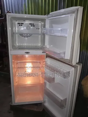 LG Fridge, Good Condition, Needs Gas Refill