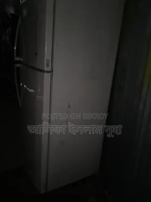 LG Fridge, Good Condition, Needs Gas Refill