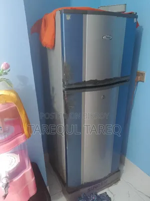 Refrigerator/Frizz for Sale.