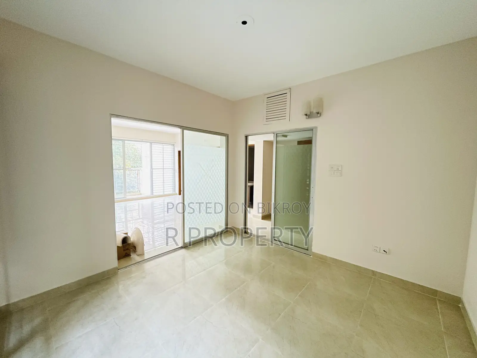 3bdrm Apartment in Uttara for Sale