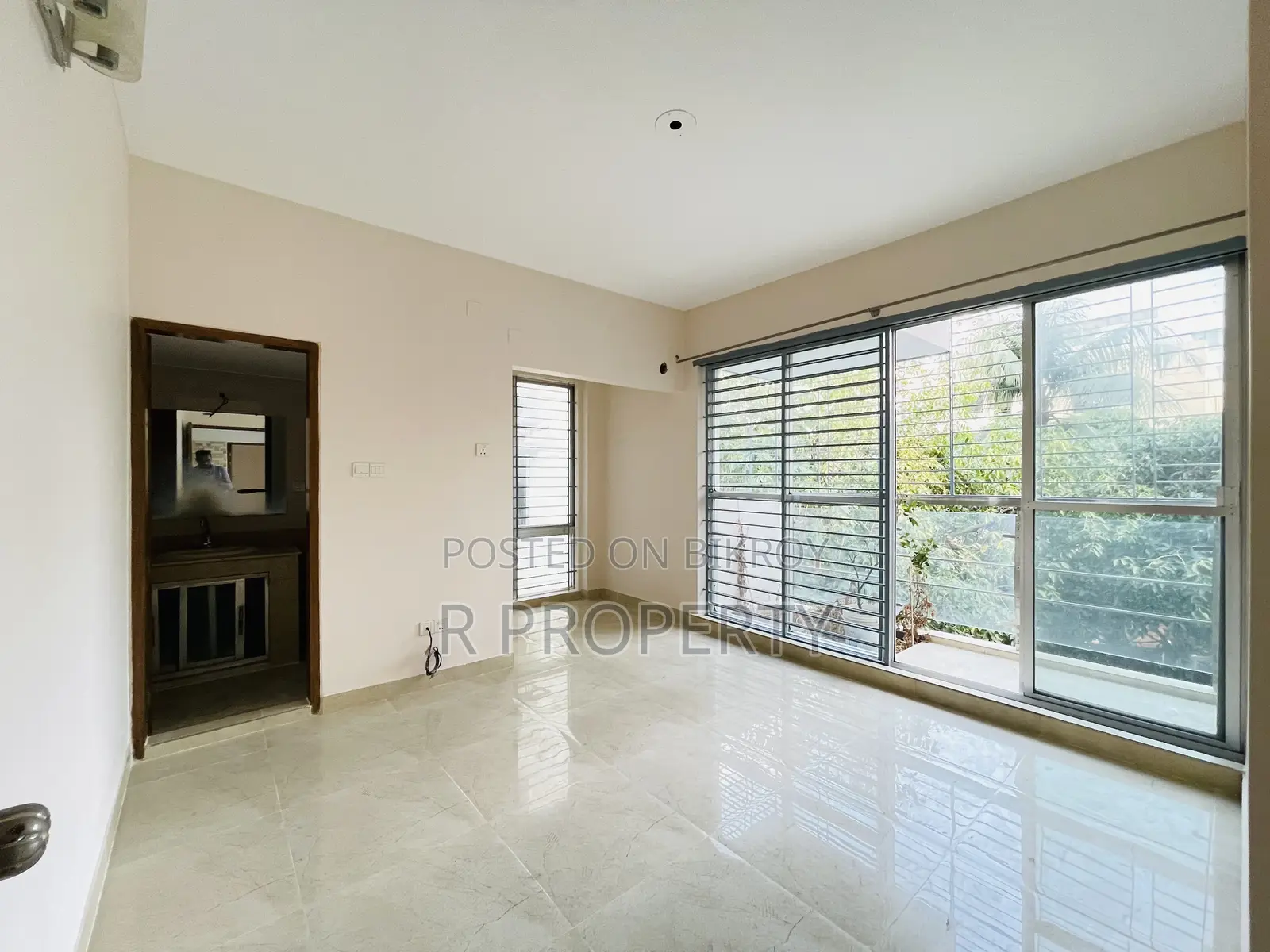 3bdrm Apartment in Uttara for Sale
