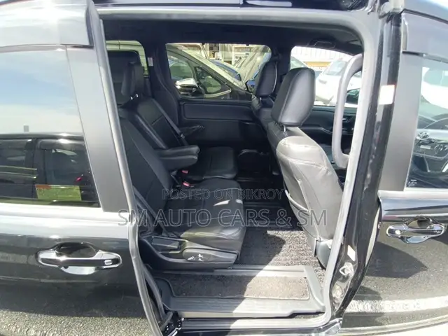 Toyota Noah 1.8 FWD Hybrid (7 Seater) 2021 Black