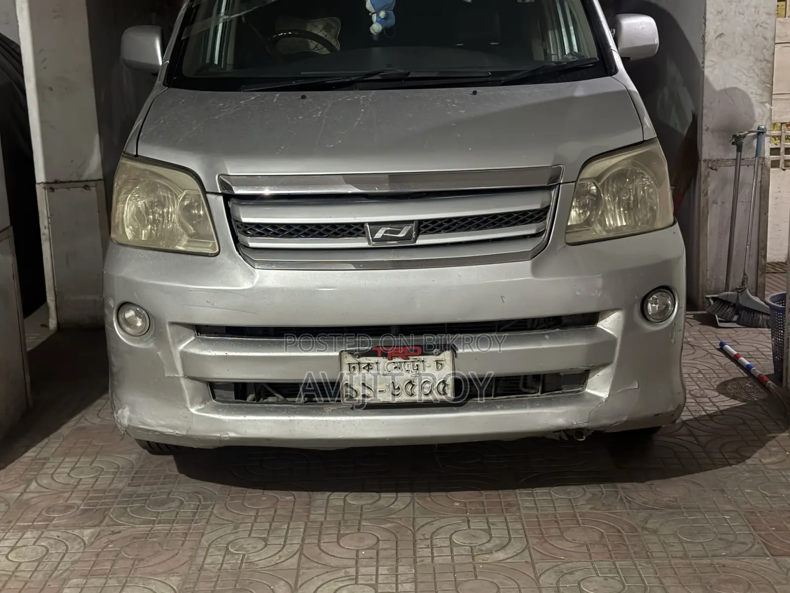 Toyota Noah 2003 Silver