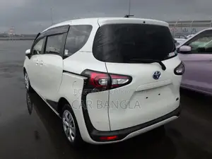 Toyota Sienta 1.5 Hybrid FWD 2021 Pearl
