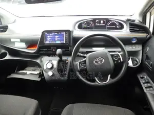 Toyota Sienta 1.5 Hybrid FWD 2021 Pearl