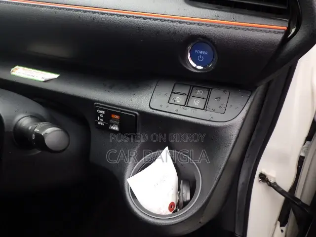 Toyota Sienta 1.5 Hybrid FWD 2021 Pearl