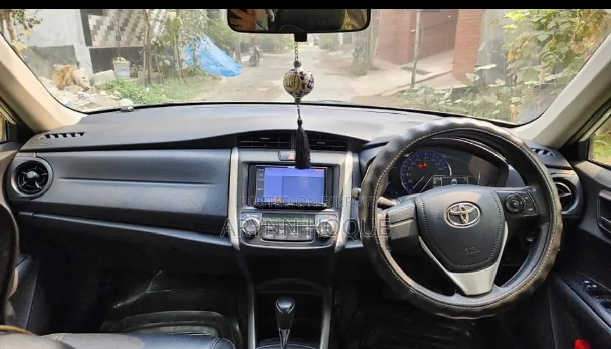 Toyota Corolla Fielder 1.5 Hybrid Front-Wheel Drive 2016 Pearl