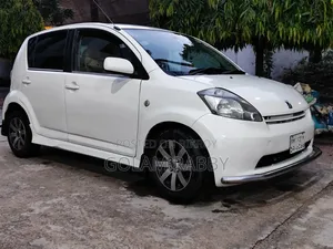 Toyota Passo ২০০৫ পার্ল