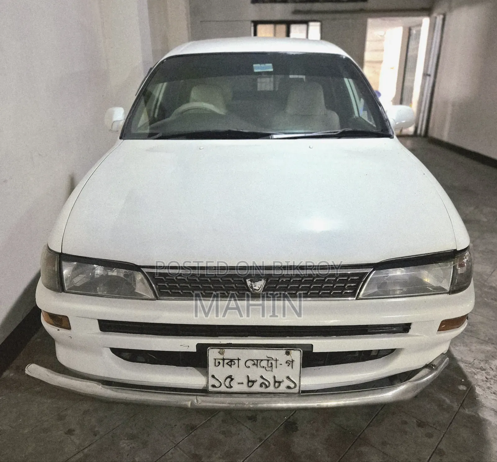 Toyota Corolla 1999 White