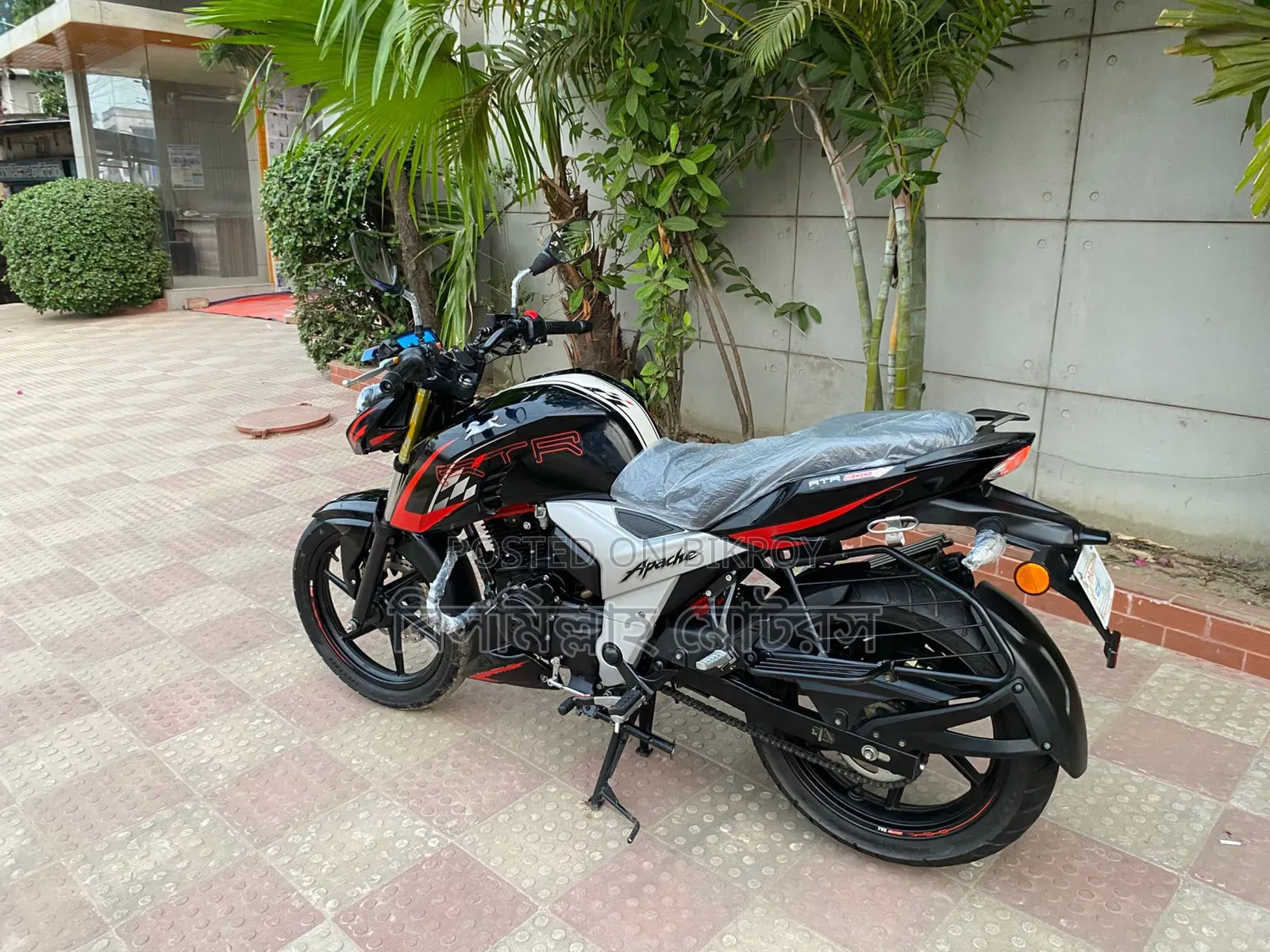 New TVS Apache 160 4V 2023 Black