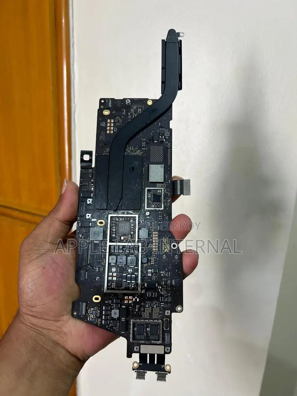 Macbook Air/Pro M2 Motherboard Repair at Apple Lab Original
