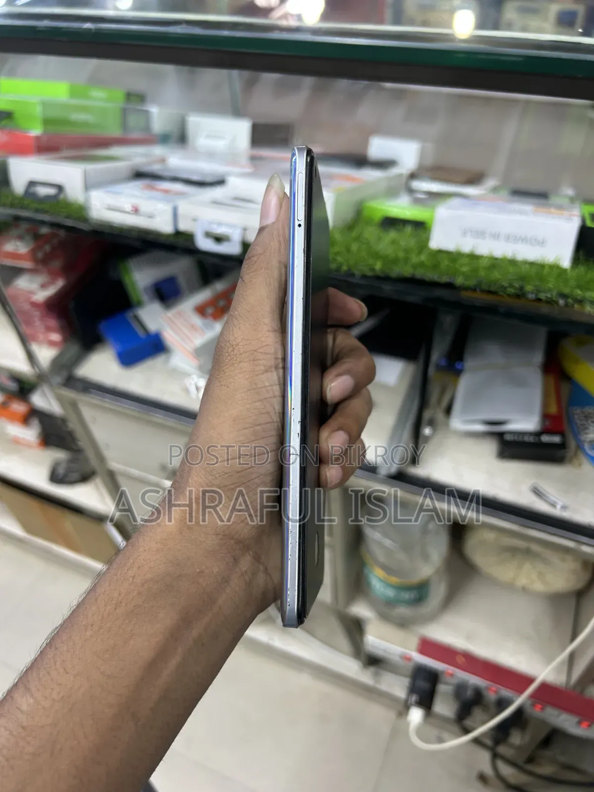 রিয়েলমি ৮ প্রো ১২৮ জিবি হোয়াইট