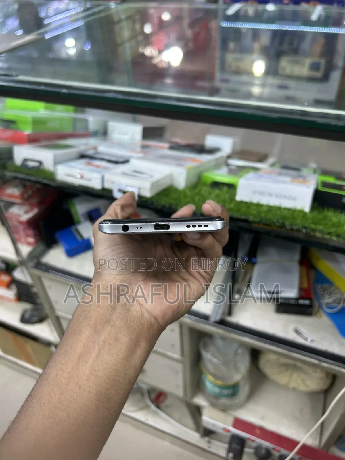 রিয়েলমি ৮ প্রো ১২৮ জিবি হোয়াইট