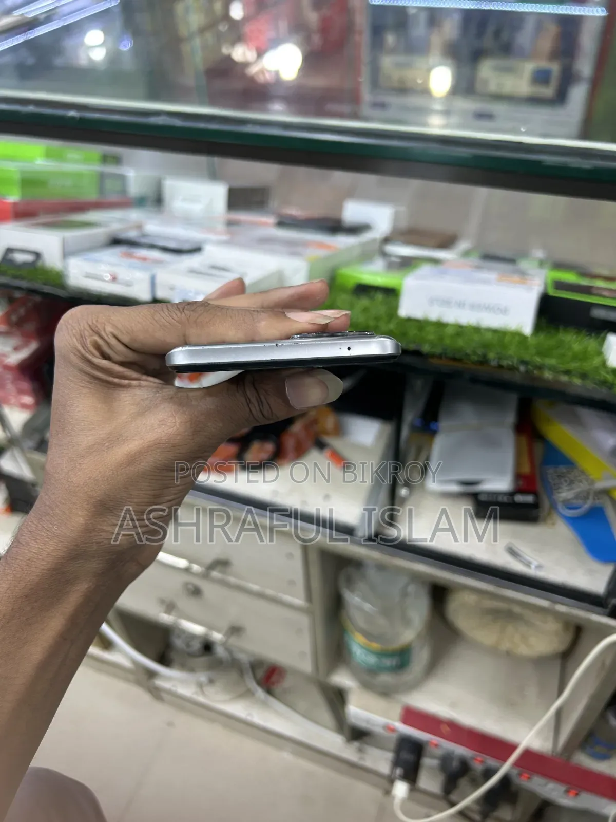 রিয়েলমি ৮ প্রো ১২৮ জিবি হোয়াইট