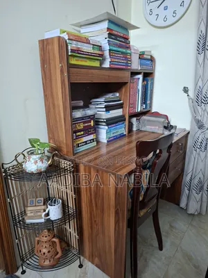 রিডিং টেবিল (প্রশস্ত)