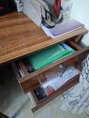 রিডিং টেবিল (প্রশস্ত)