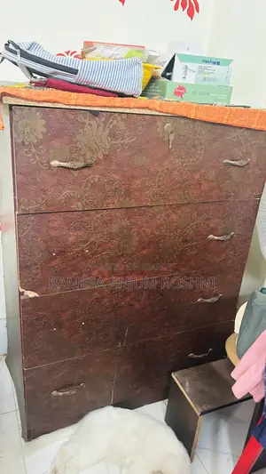 ওয়ার্ডরোব ব্যবহৃত