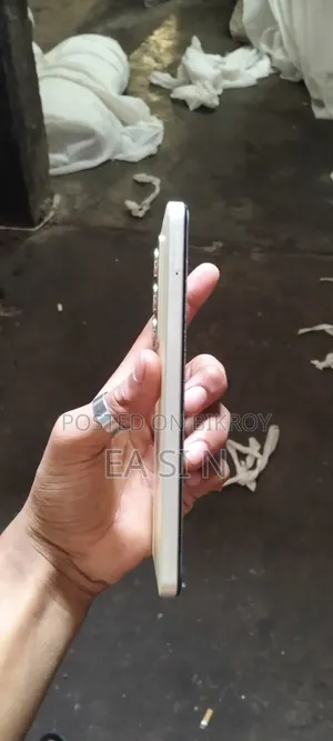 Realme C75 256 GB Yellow
