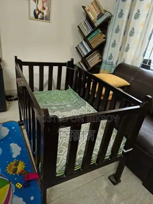 বেবি কট/ক্রিব