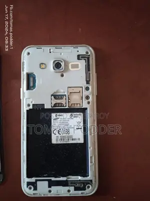 Samsung Galaxy J5 8 GB Gold