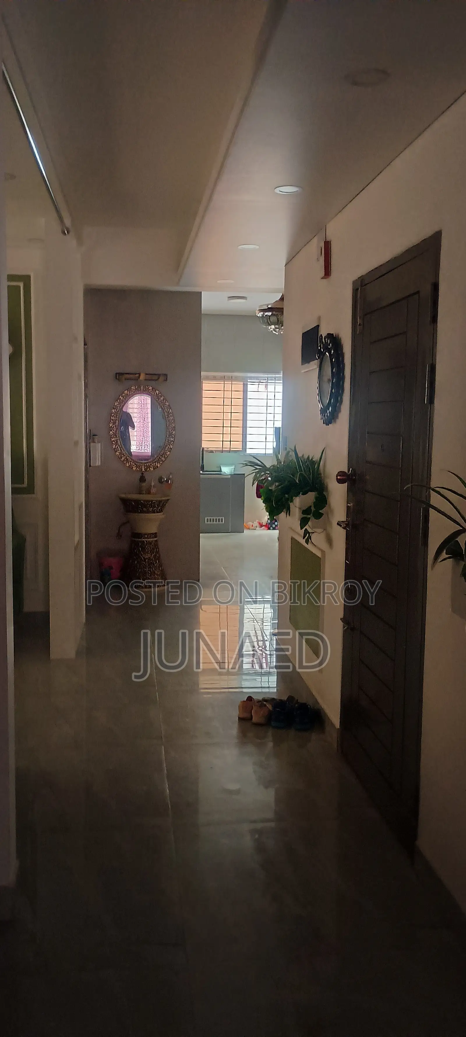 ফার্নিশড ৪ বেডরুমের ফ্ল্যাট বিক্রির জন্য