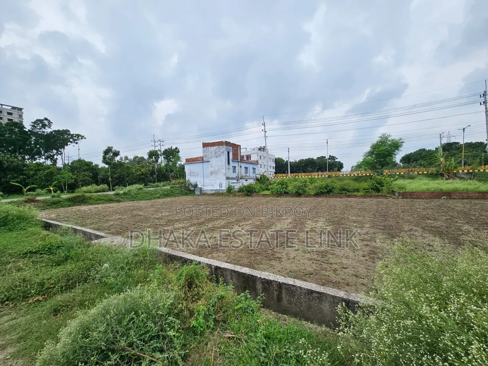 ৫কাঠা জমি বিক্রয় সিটি হার্ট বাইপাস সড়কের পাশে