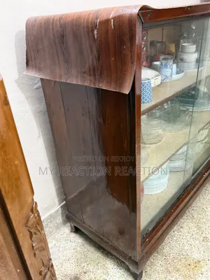সুলভ মূল্যে আকর্ষণীয় শোকেস বিক্রি করা হচ্ছে মাত্র ১o,Ooo টাকায়।