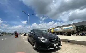 টয়োটা অউরিস ২০১২ কালো