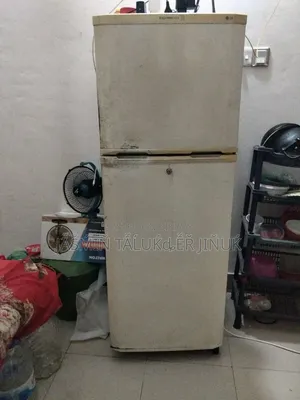 ফ্রিজটি বিক্রি হবে, ডিপ ঠিক আছে নরমালে ঠান্ডা কম হয়।