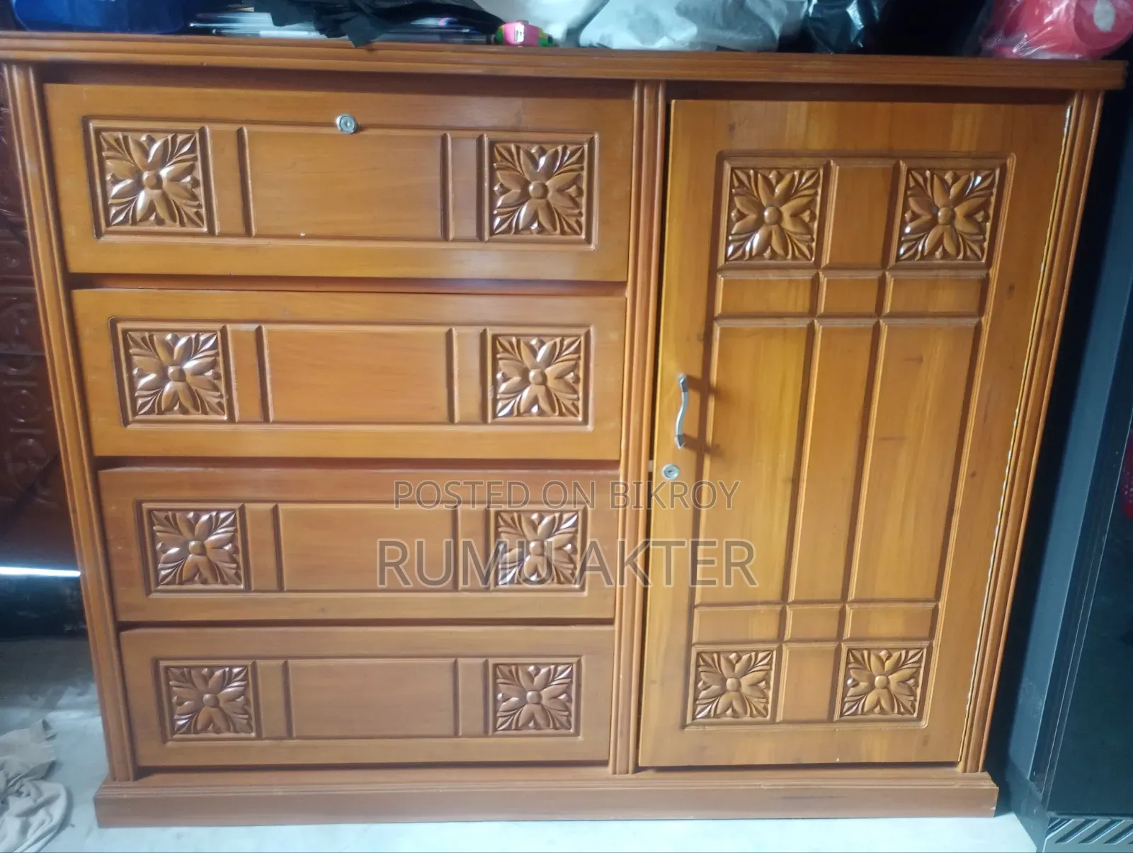 Want to sell wooden wardrobe