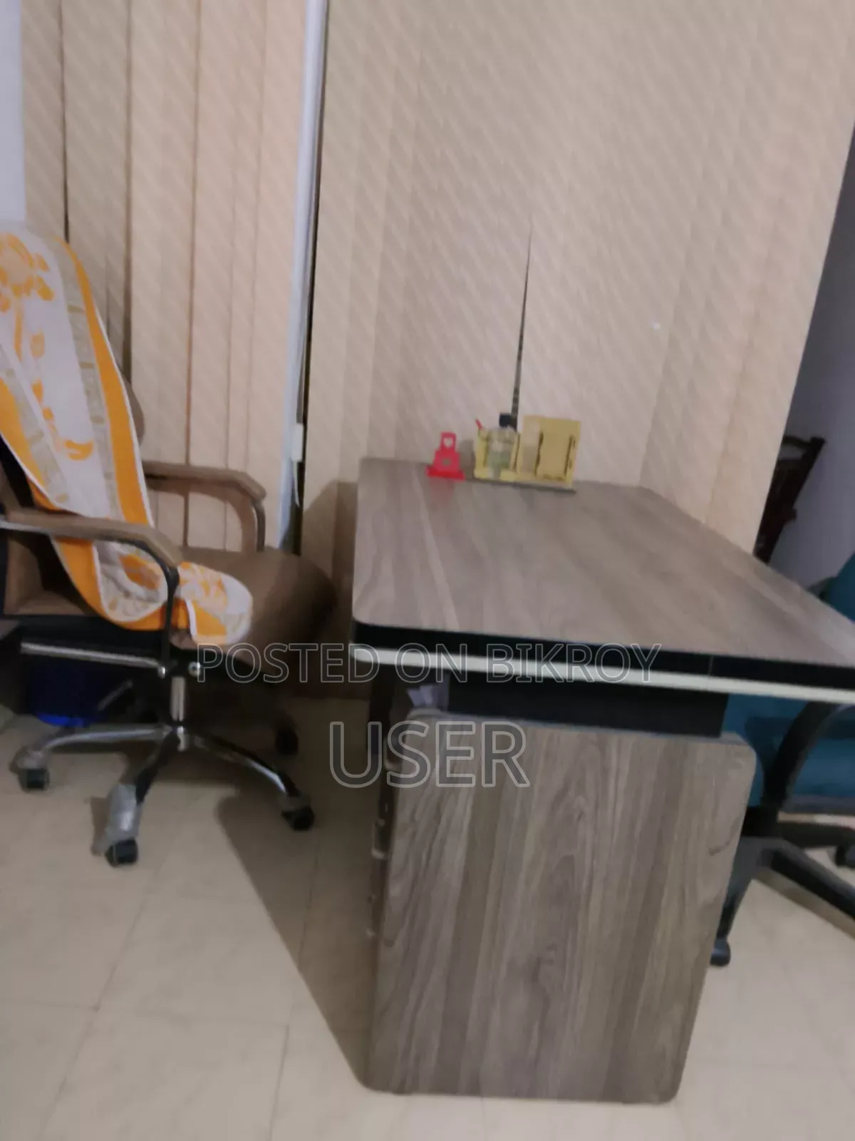 Office table. Size-4x2.5 feet.