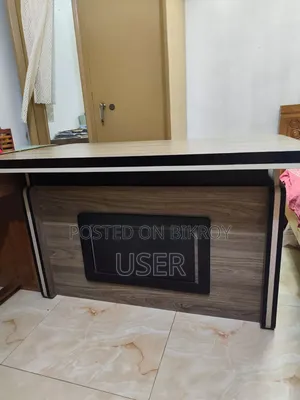 Office table. Size-4x2.5 feet.