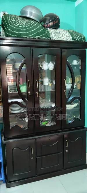 ব্যবহারিত শো কেস বিক্রি