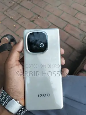 নতুন iQOO 256 GB সাদা