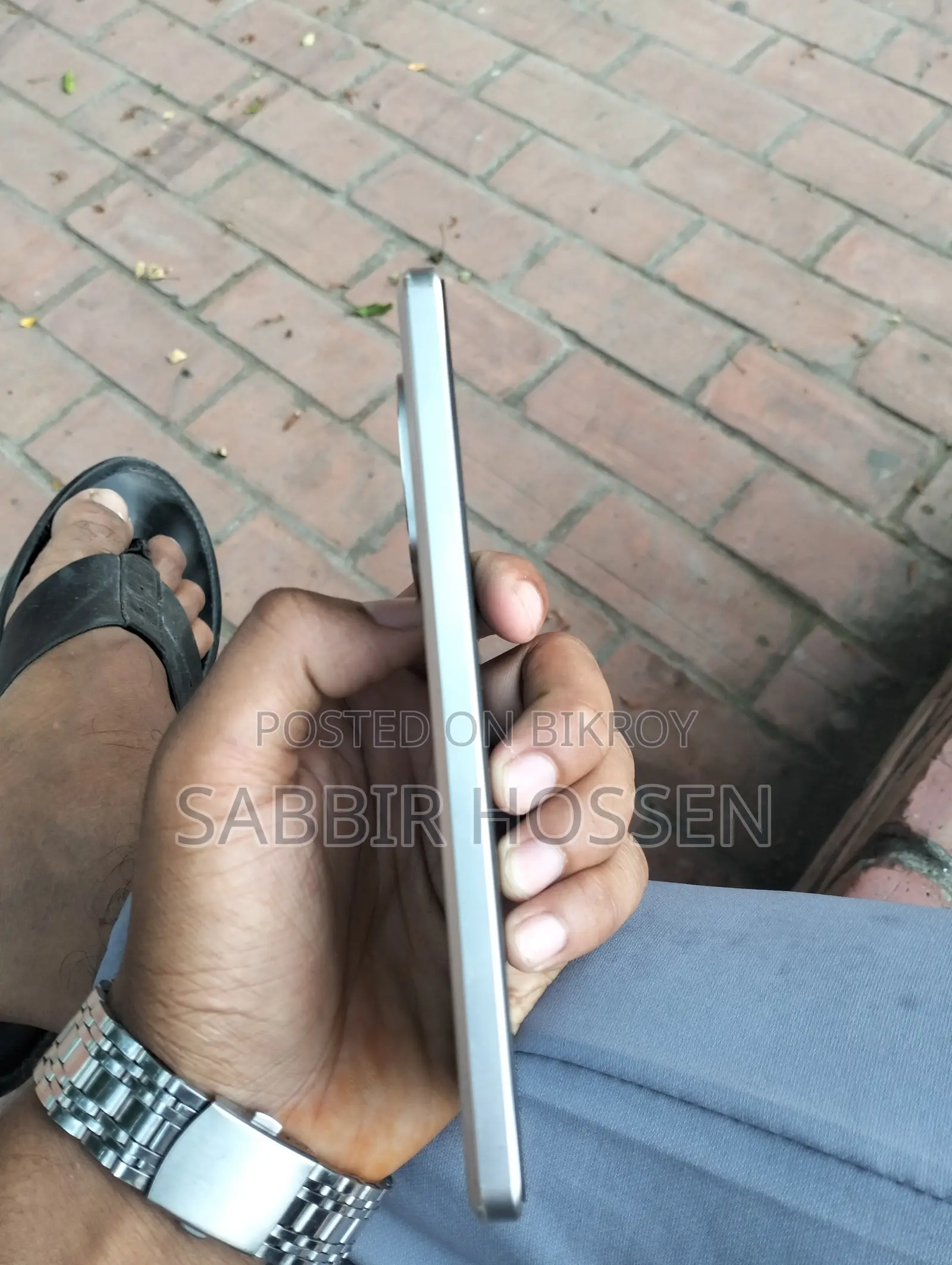 নতুন iQOO 256 GB সাদা