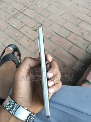 নতুন iQOO 256 GB সাদা