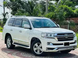 Toyota Land Cruiser 4.5 V8 GXR 2013 White