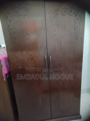 ওক ভিনিয়ার বোর্ডের আলমারি