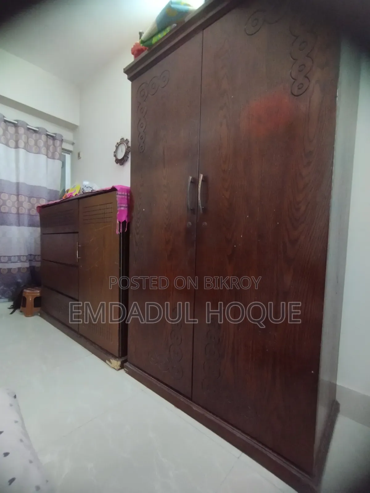 Oak Veneer Board Almirah